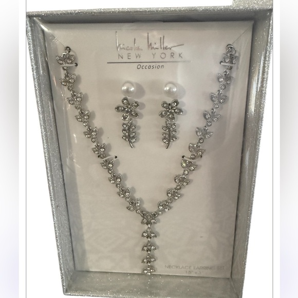 NIB Nicole Miller Occasion Crystal & Pearl Floral Y Necklace & Earringss - Picture 3 of 5